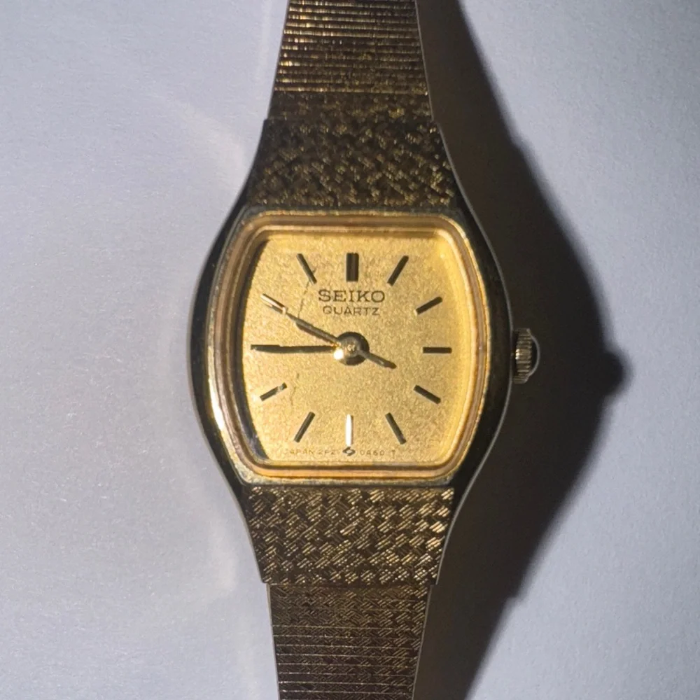 vintage gold-tone Seiko quartz